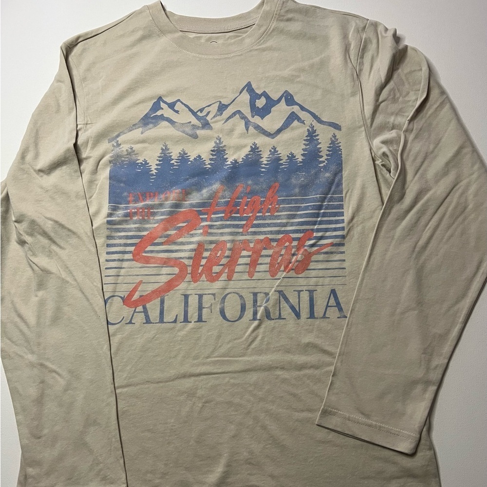 NWT Original Use Men's Long Sleeve High Sierras Graphic T-Shirt Beige Size S (B4